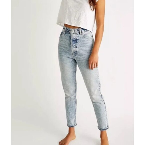 NWT Free People Ultra High Waist Washed Blue Denim Tapered Leg Mom Jeans - Picture 11 of 14
